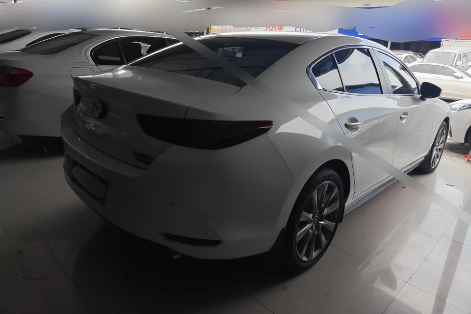 Mazda Axela 2.0L Automatic Elegant Edition 2024 — миниатюра 3