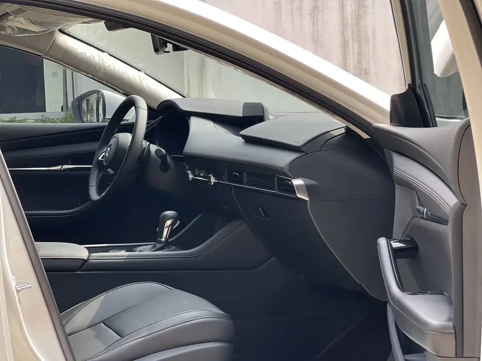 Mazda Axela 2.0L Automatic Premium Edition 2026 — миниатюра 3