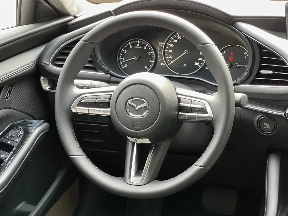 Mazda Axela 2.0L Automatic Premium Edition 2026 — миниатюра 5