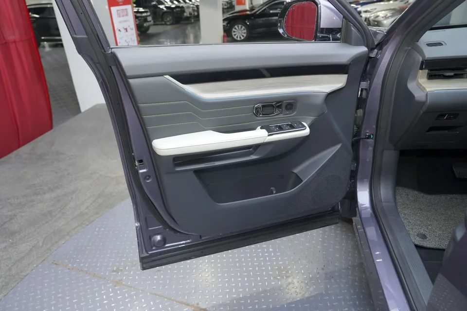 Jietu Shanhai JETOUR SHANHAI L6 1.5TD DHT MAX 2025 — миниатюра 2