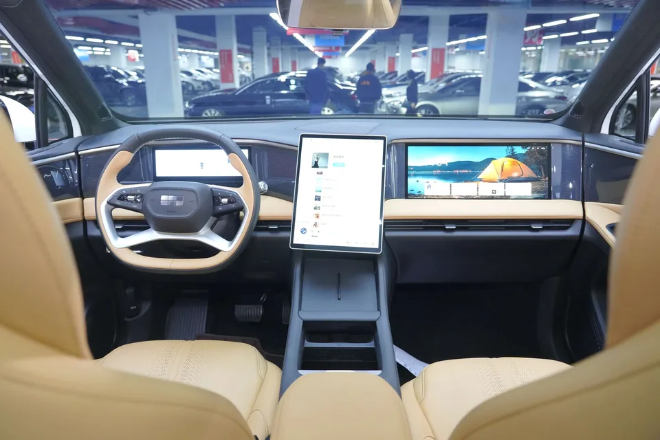 Geely Galaxy L7 1.5T DHT 55km PRO 2024 — миниатюра 3