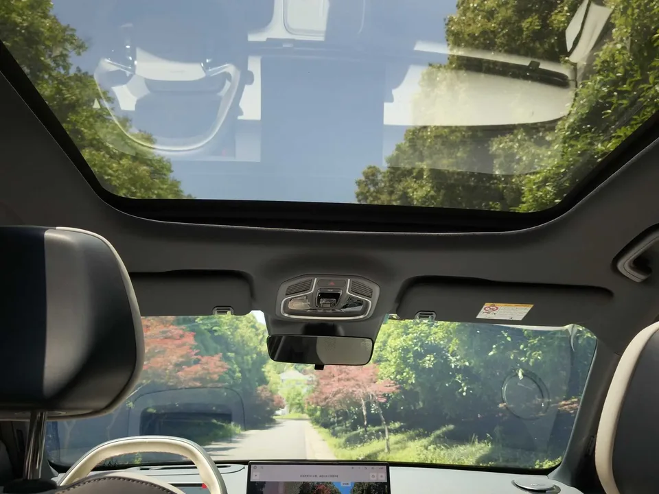 Geely Galaxy Starship 7 EM-i Galaxy Starship 7 EM-i 2025 120KM Pilot Edition 2025 — миниатюра 2