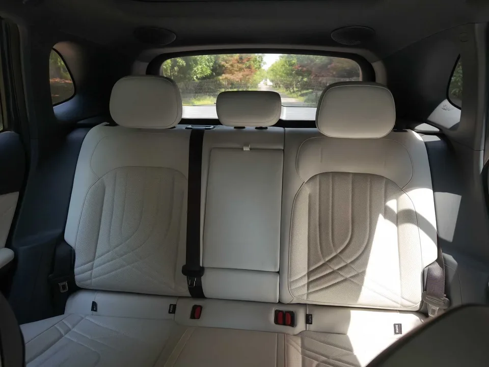 Geely Galaxy Starship 7 EM-i Galaxy Starship 7 EM-i 2025 120KM Pilot Edition 2025 — миниатюра 3