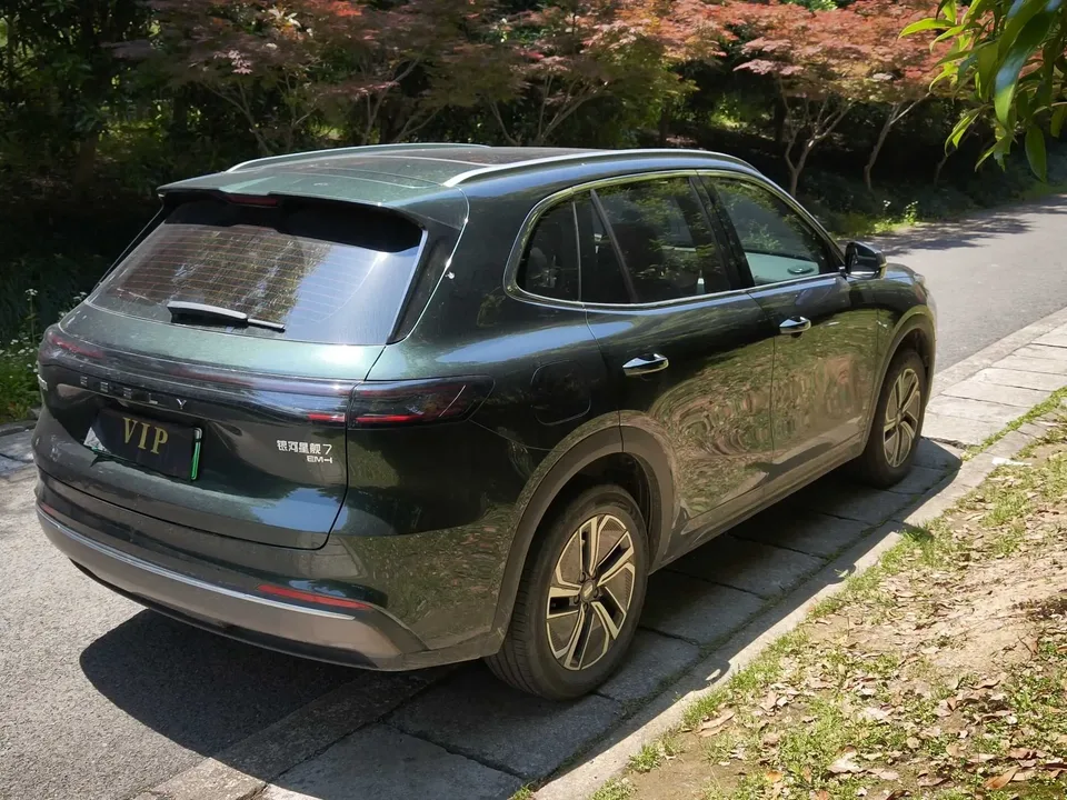 Geely Galaxy Starship 7 EM-i Galaxy Starship 7 EM-i 2025 120KM Pilot Edition 2025 — миниатюра 4