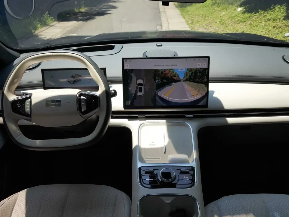Geely Galaxy Starship 7 EM-i Galaxy Starship 7 EM-i 2025 120KM Pilot Edition 2025 — миниатюра 5