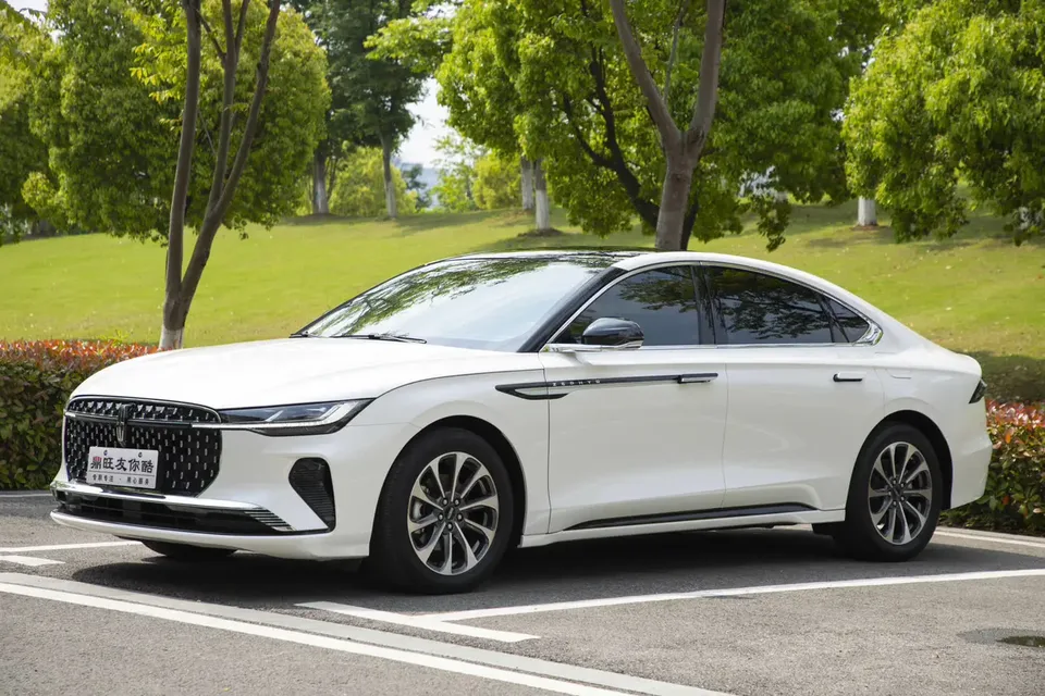 Lincoln Z 2024