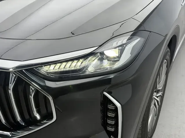 Jetour Jietu X70 PLUS Champion Edition 1.5T DCT Champion MAX+ 7 Seaters 2025 — миниатюра 3