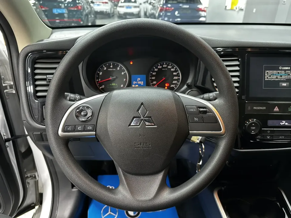 Mitsubishi Outlander facelift 2.0L 2WD 5-seater 2023 — миниатюра 4