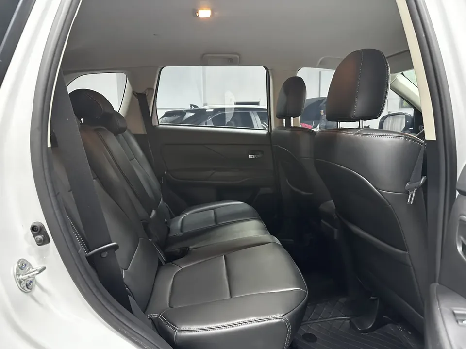 Mitsubishi Outlander facelift 2.0L 2WD 5-seater 2023 — миниатюра 5