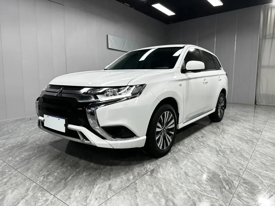 Mitsubishi Outlander 2023