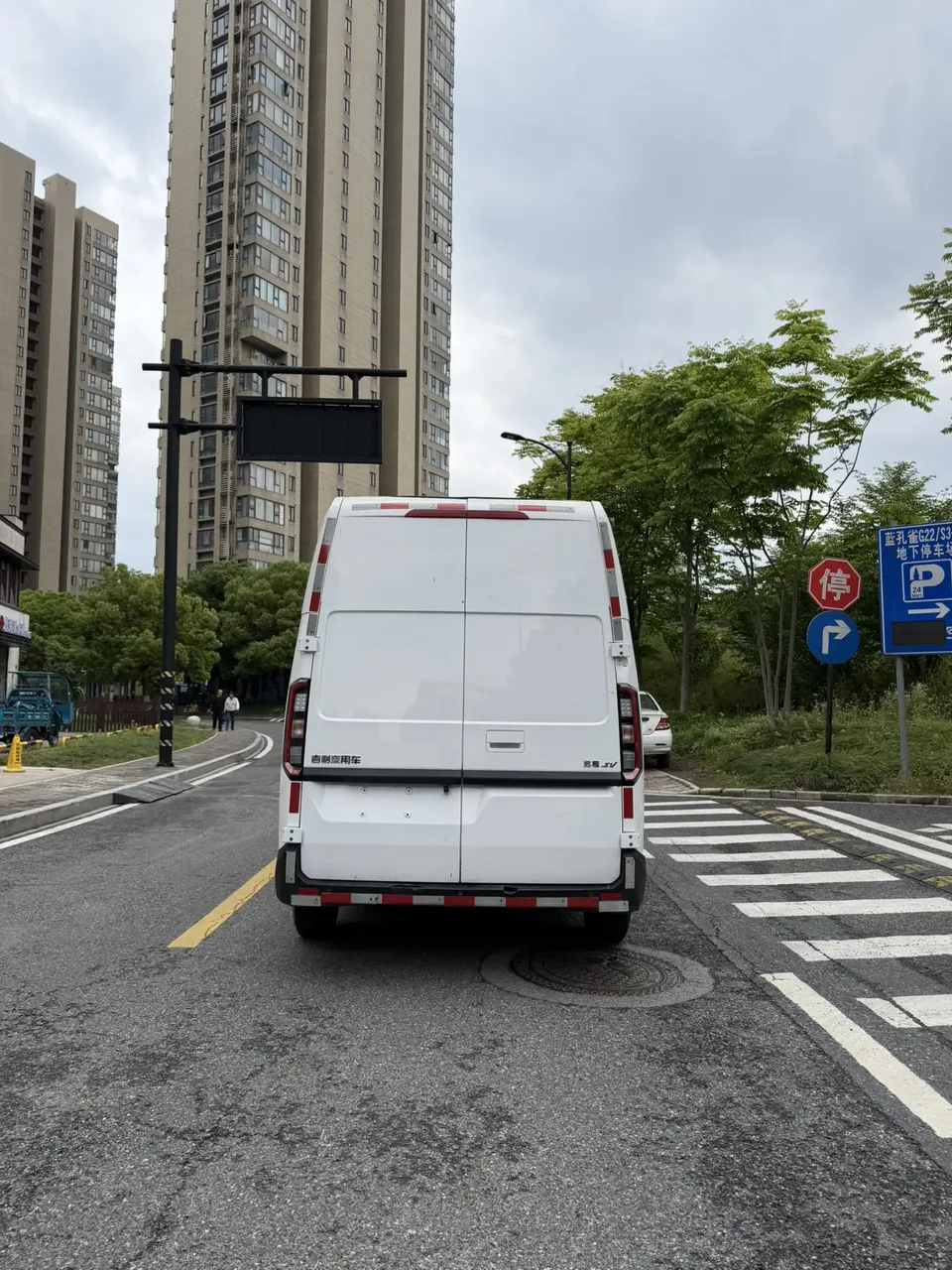 Remote Super VAN Sport Edition, Active Mid-Wheelbase High Roof, 51kWh 2024 — миниатюра 2