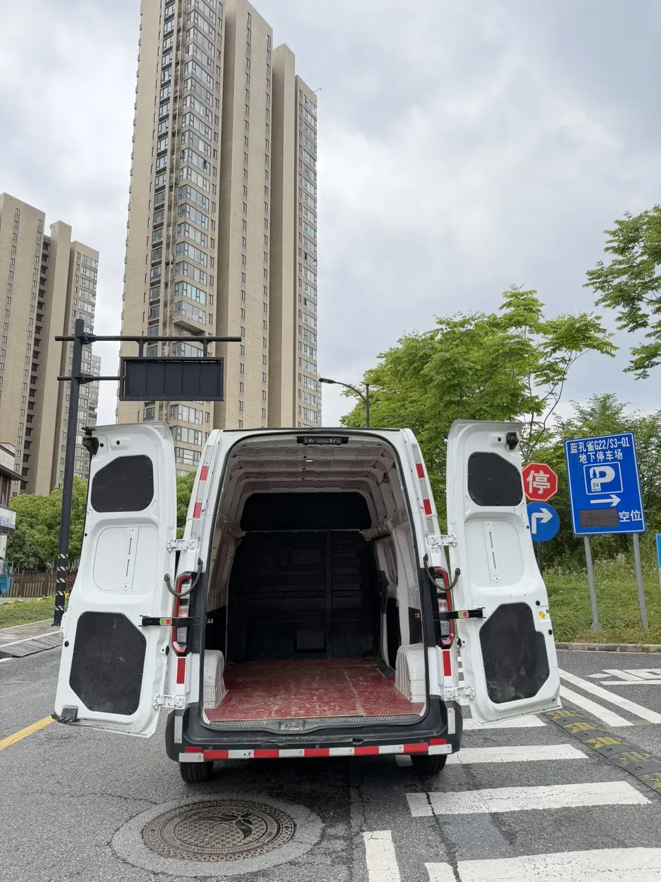 Remote Super VAN Sport Edition, Active Mid-Wheelbase High Roof, 51kWh 2024 — миниатюра 3