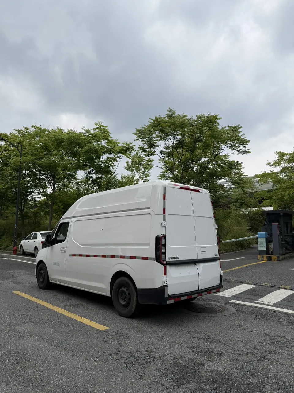 Remote Super VAN Sport Edition, Active Mid-Wheelbase High Roof, 51kWh 2024 — миниатюра 4