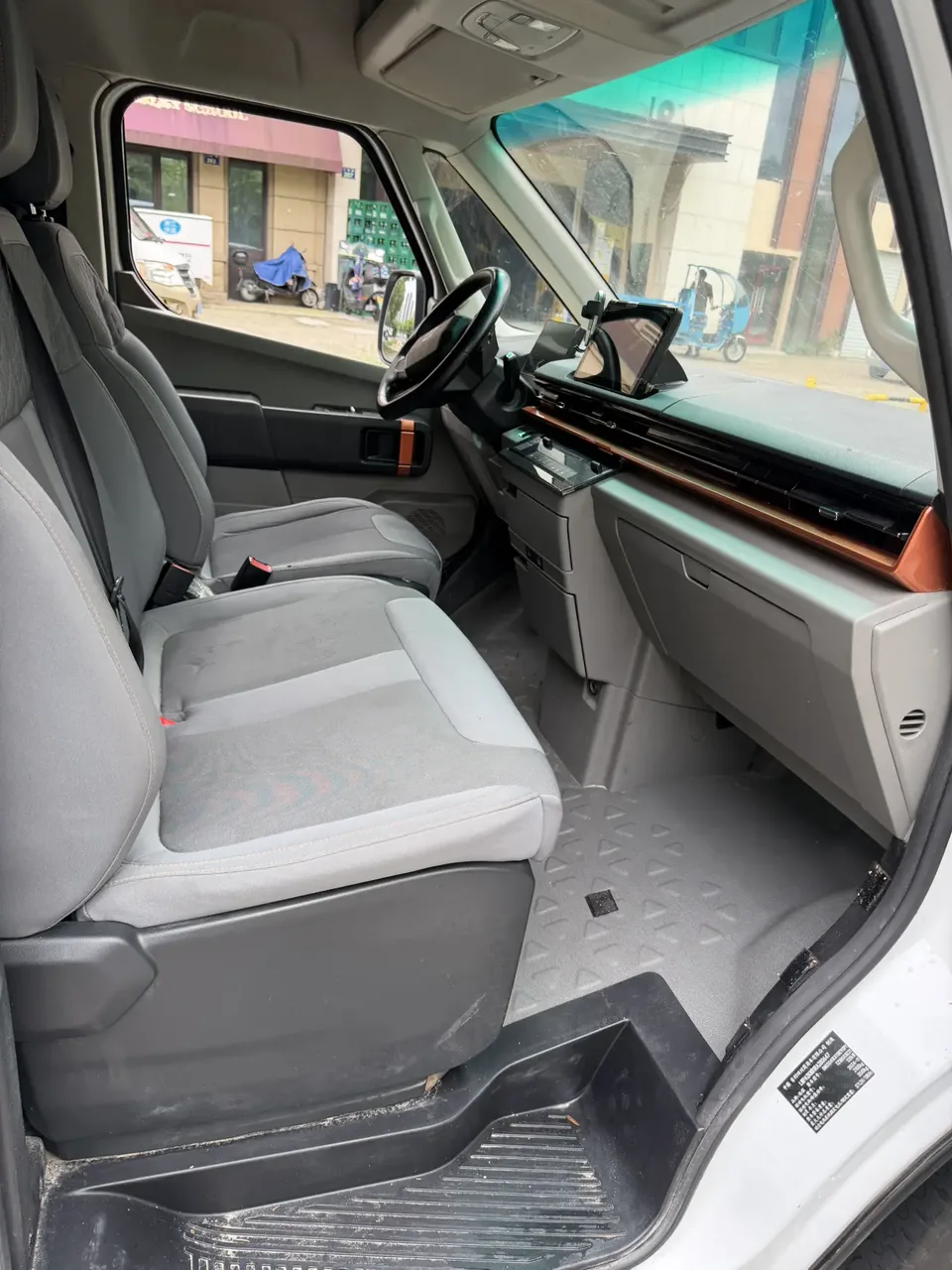 Remote Super VAN Sport Edition, Active Mid-Wheelbase High Roof, 51kWh 2024 — миниатюра 5
