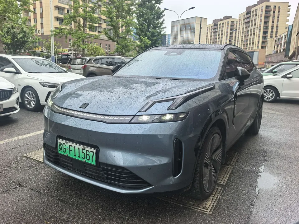 Lynk & Co 08 EM-P 2025