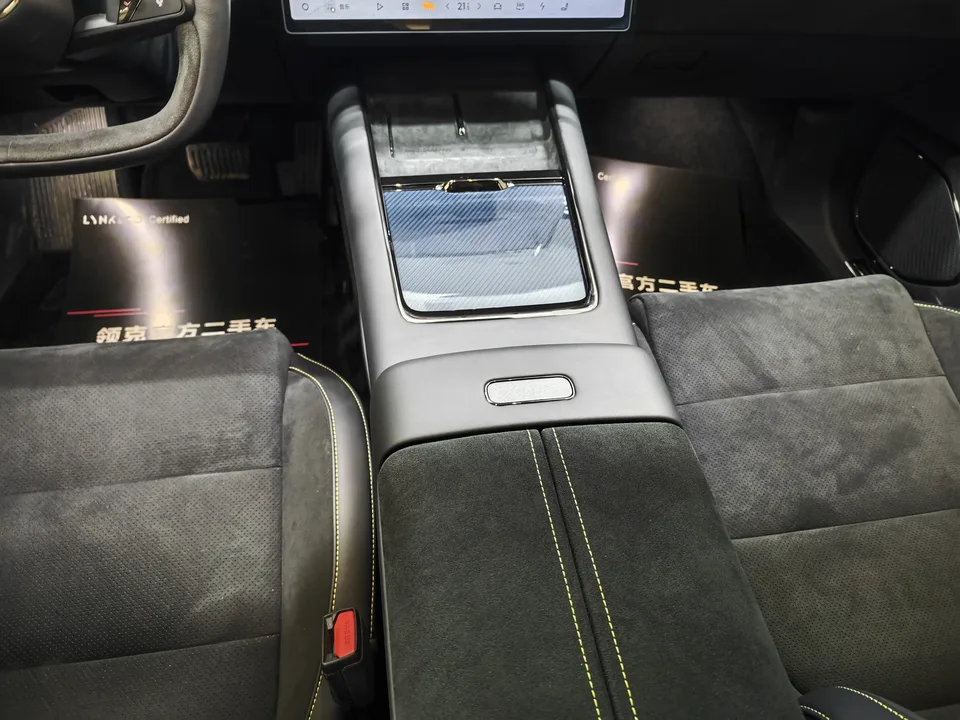 Lynk & Co 10 EM-P Lynk & Co 10 EM-P 2025 240 4WD Ultra Sports Edition 2025 — thumbnail 3