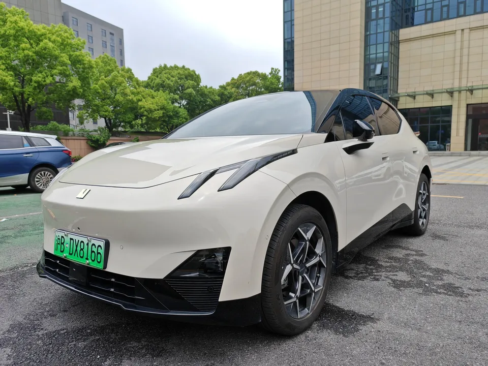 Lynk & Co Z20 2025