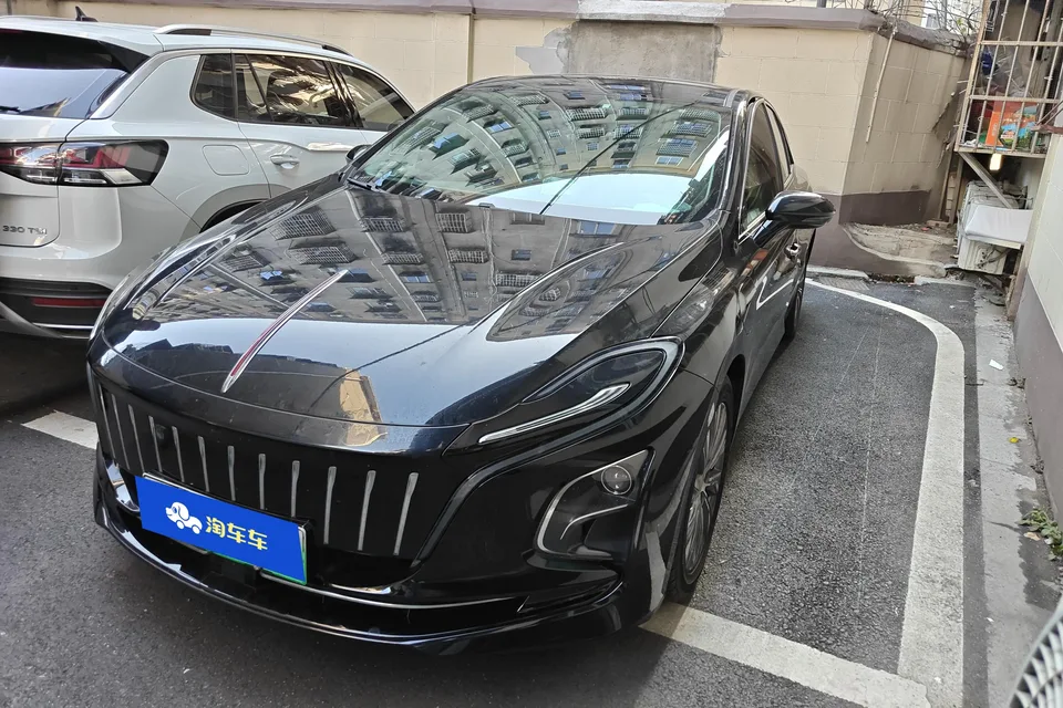 Hongqi E-QM5 2024