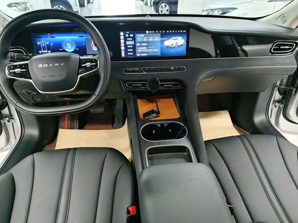 Roewe D7 DMH Roewe D7 DMH 2025 125 World Champion Excellence Edition 2025 — миниатюра 2