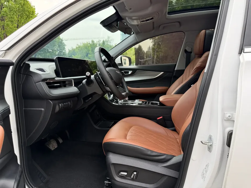 Chery Tiggo 8 PLUS 290TGDI DCT luxury edition+ 2022 — миниатюра 5
