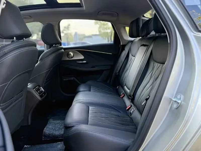 Chery Arrizo 8 1.6TGDI DCT Elegant 2023 — миниатюра 5