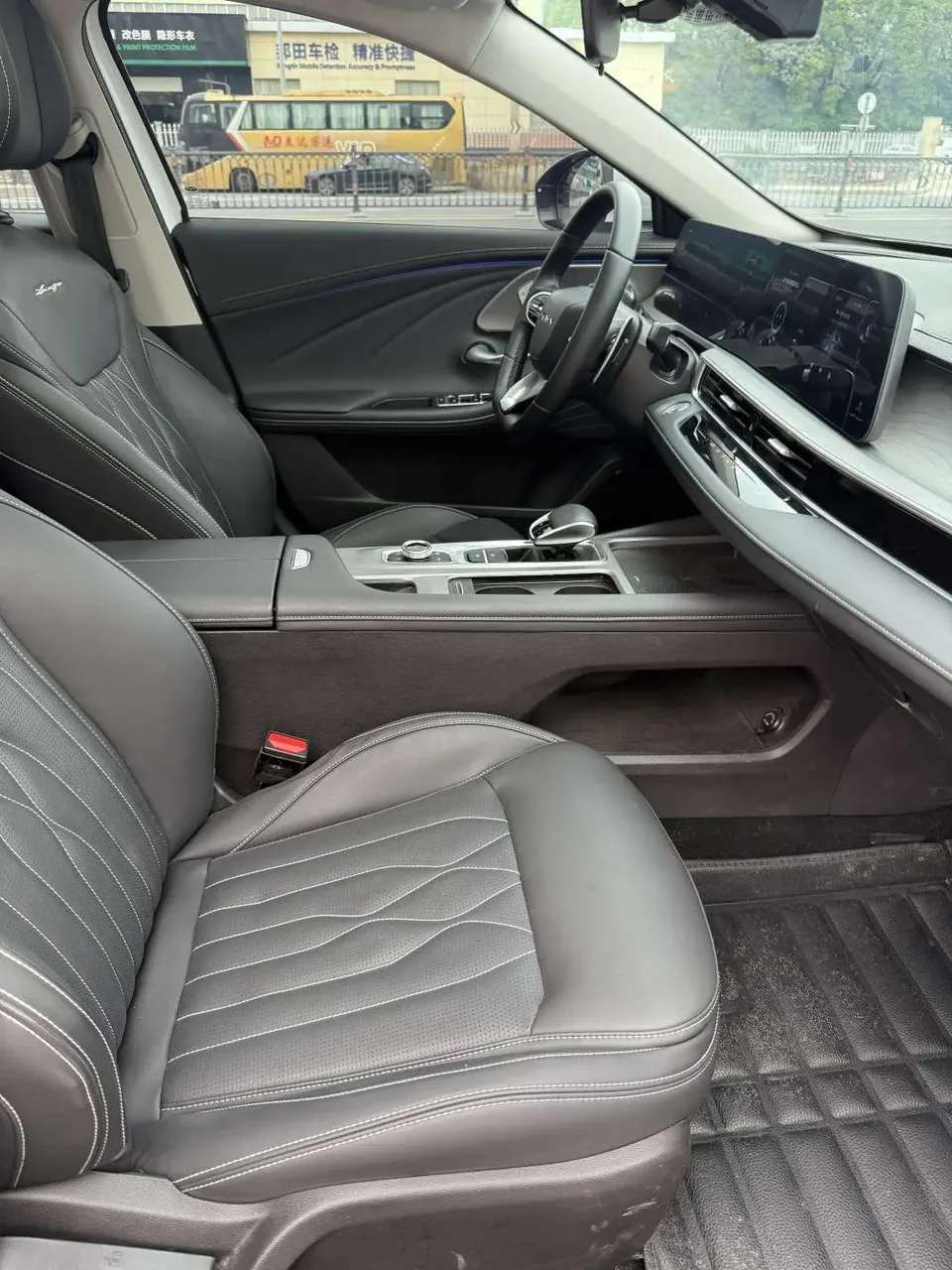 Chery Arrizo 8 1.6TGDI DCT Elegant 2023 — миниатюра 3