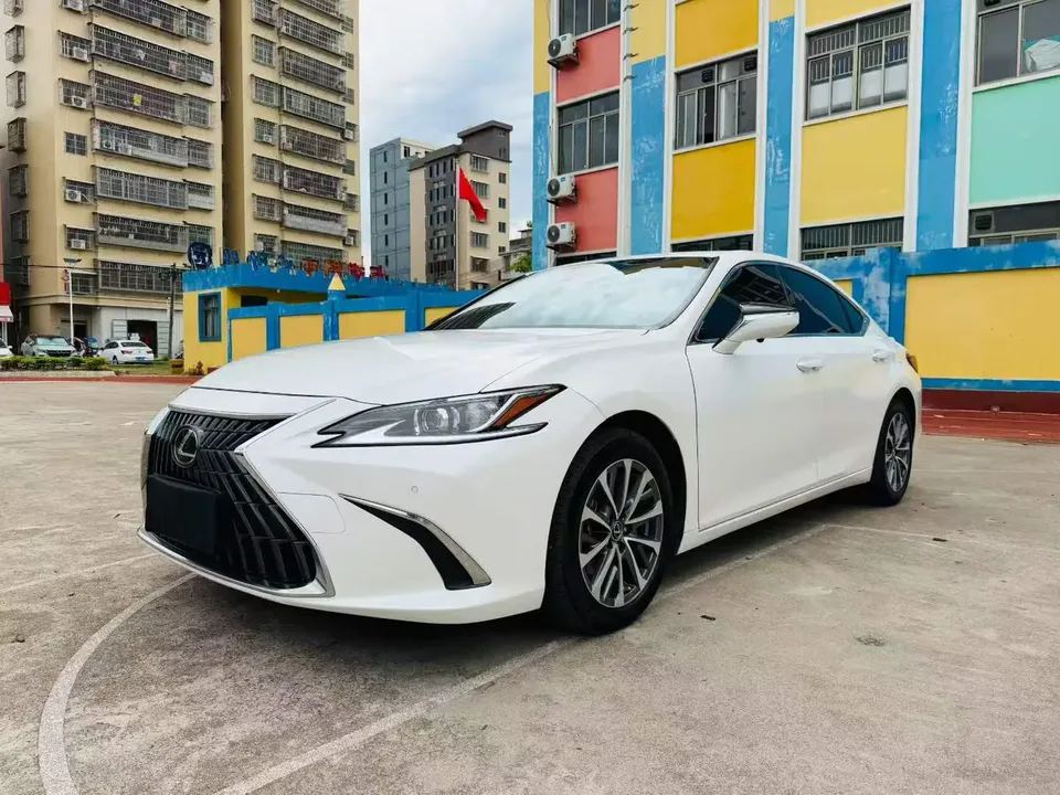 Lexus ES 2023