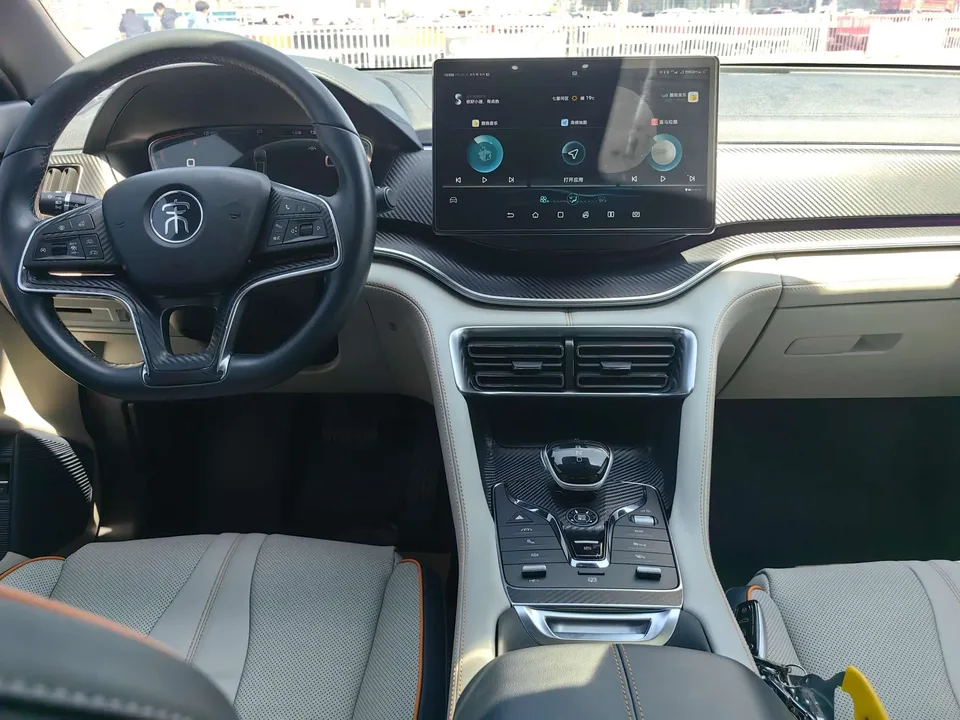 BYD Song PLUS DM DM-i 110KM 2WD Flagship PLUS 2022 — миниатюра 3