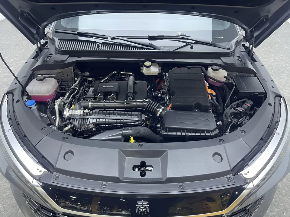 BYD Qin L DM Intelligent Driving Edition DM-i 120KM Leading Edition 2025 — миниатюра 3