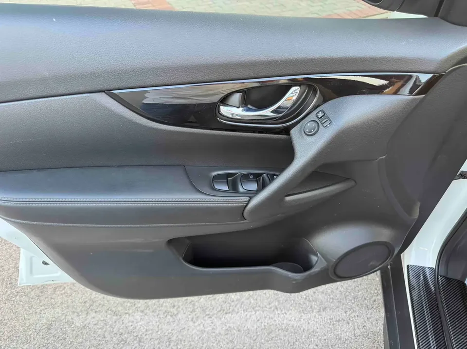 Nissan X-Trail Qijun 2022 X-Trail 2022 facelift 2.0L 2WD Intelligent Link Premium Edition 2023 — thumbnail 3