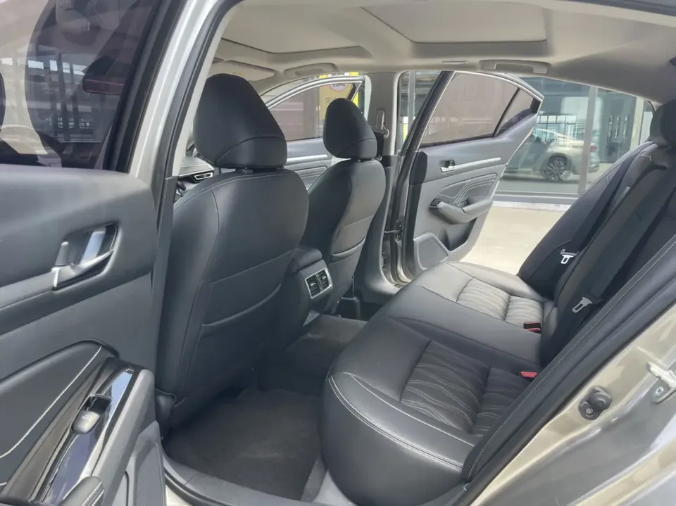 Nissan Altima Teana 2022 2.0L XL-Upr Premium Edition 2022 — thumbnail 5