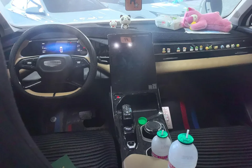 Geely Atlas L Boyue L 2023 1.5TD DCT Premium Edition 2024 — миниатюра 2