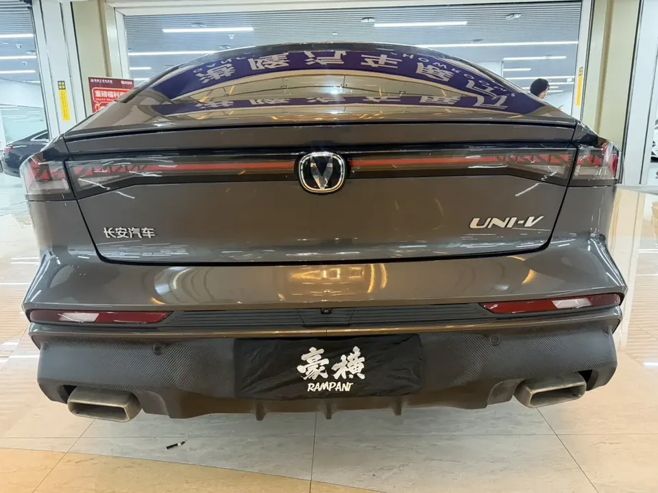 Changan UNI-V UNI-V 2024 1.5T Premium Sports Edition 2024 — thumbnail 2