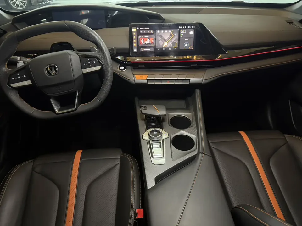 Changan UNI-V UNI-V 2024 1.5T Premium Sports Edition 2024 — thumbnail 3