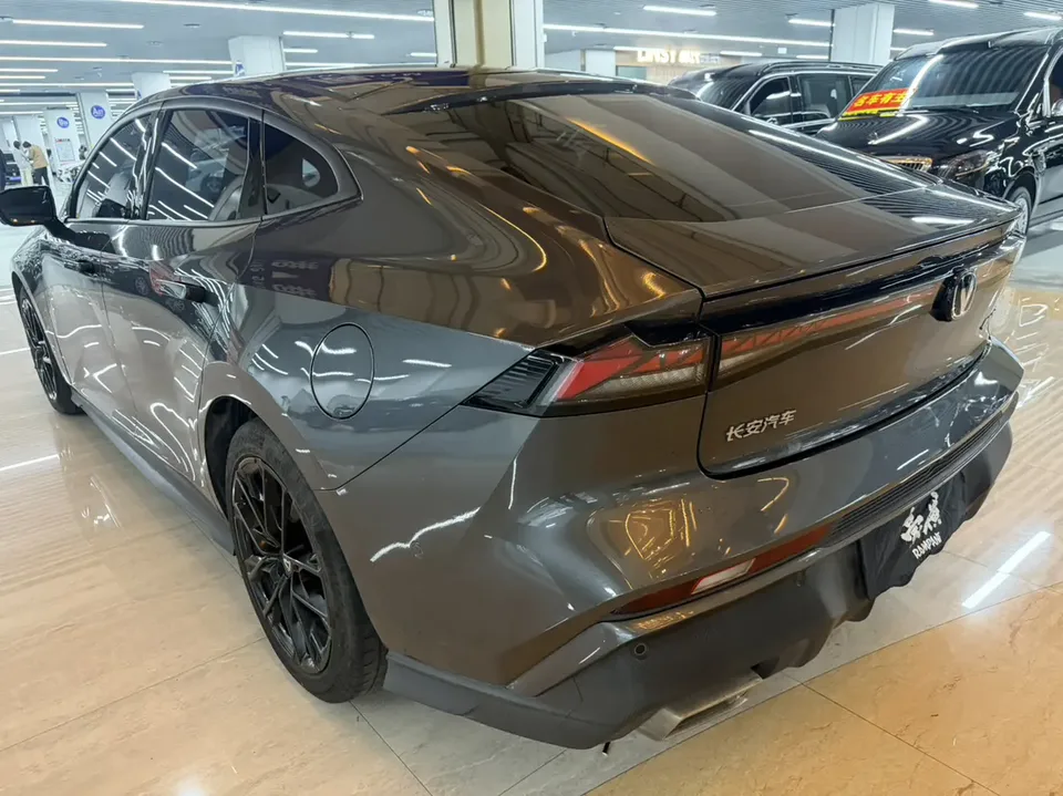 Changan UNI-V UNI-V 2024 1.5T Premium Sports Edition 2024 — thumbnail 4