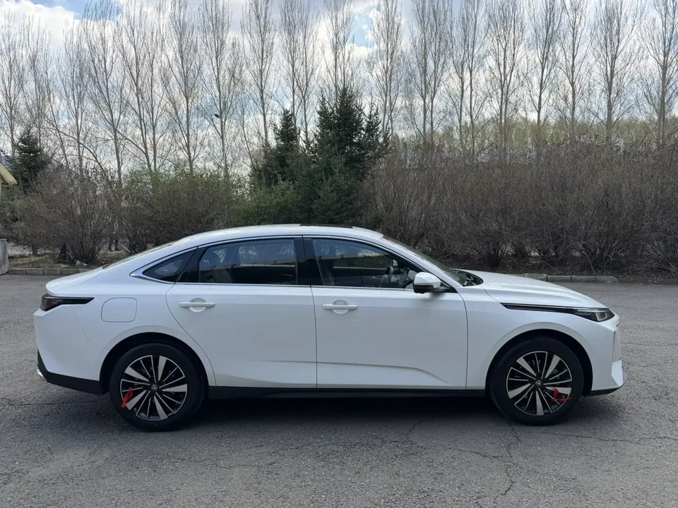 Changan Eado PHEV Smart New Blue Whale 145KM Battleship Edition 2025 — миниатюра 2