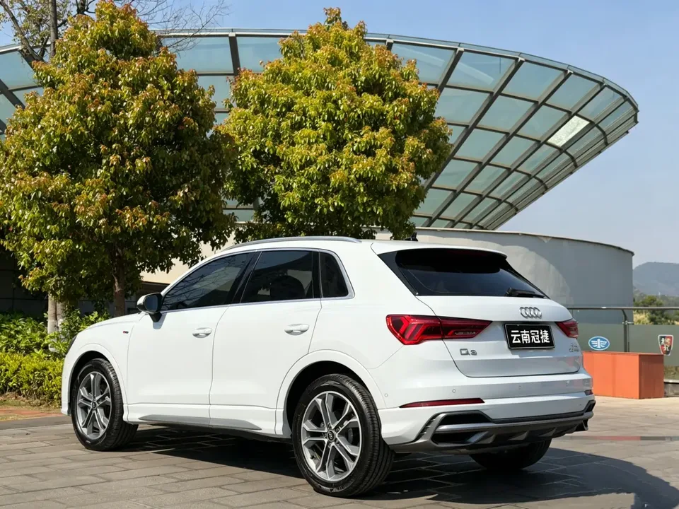 Audi Q3 Audi Q3 2021 40 TFSI Fashionable and Dynamic 2022 — миниатюра 2