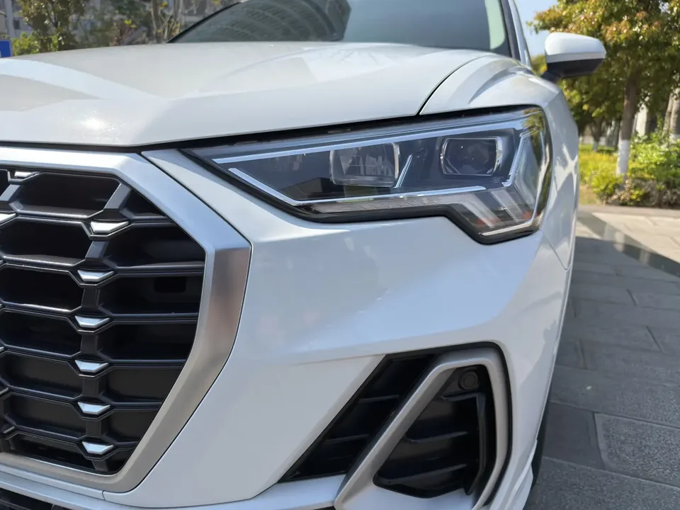Audi Q3 Audi Q3 2021 40 TFSI Fashionable and Dynamic 2022 — миниатюра 3