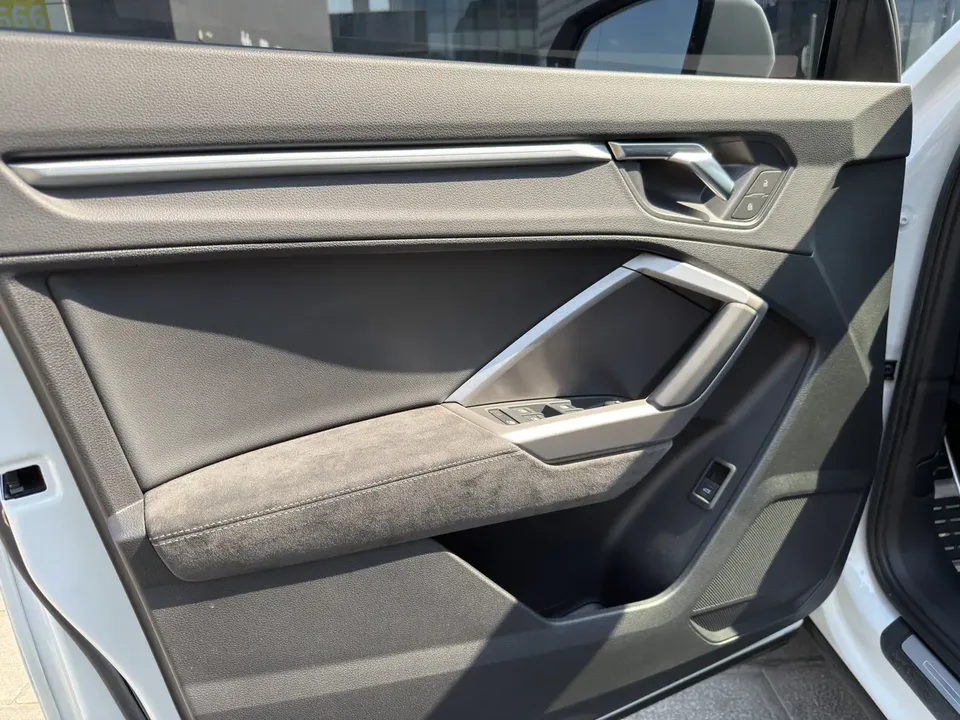 Audi Q3 Audi Q3 2021 40 TFSI Fashionable and Dynamic 2022 — миниатюра 4