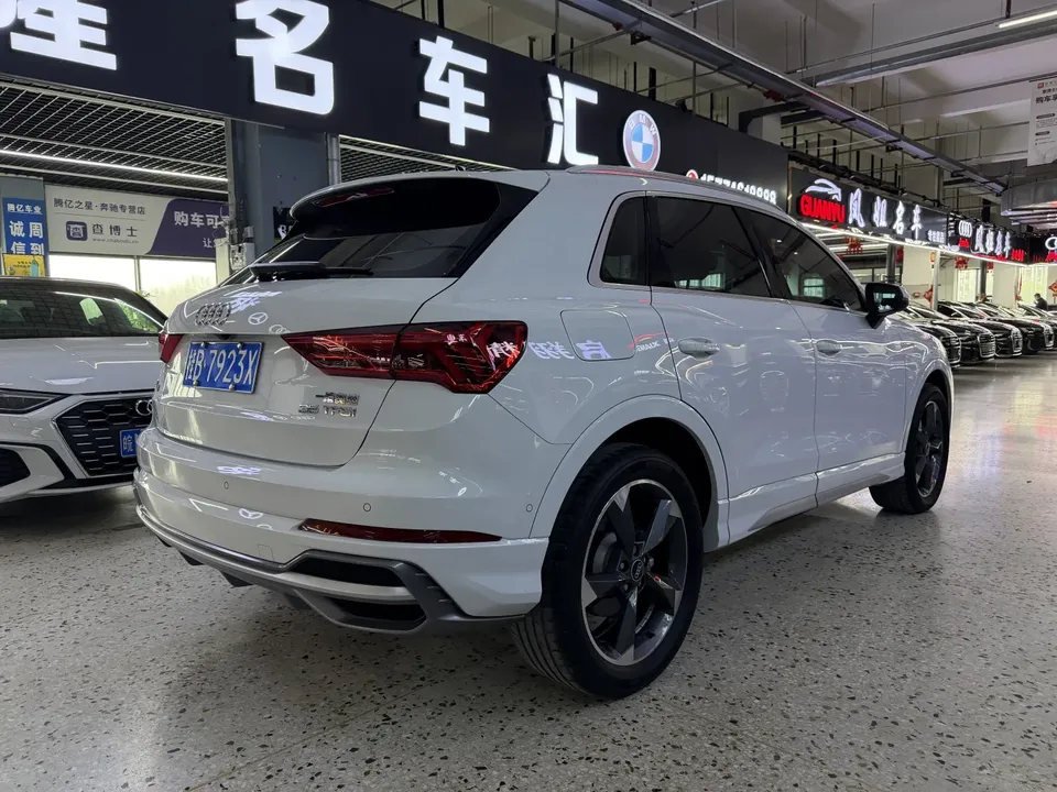 Audi Q3 Audi Q3 2022 35 TFSI Fashionable and Dynamic 2023 — миниатюра 2