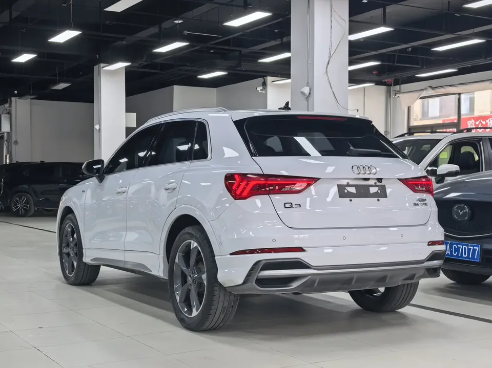 Audi Q3 Audi Q3 2022 35 TFSI Fashionable and Dynamic 2022 — миниатюра 2