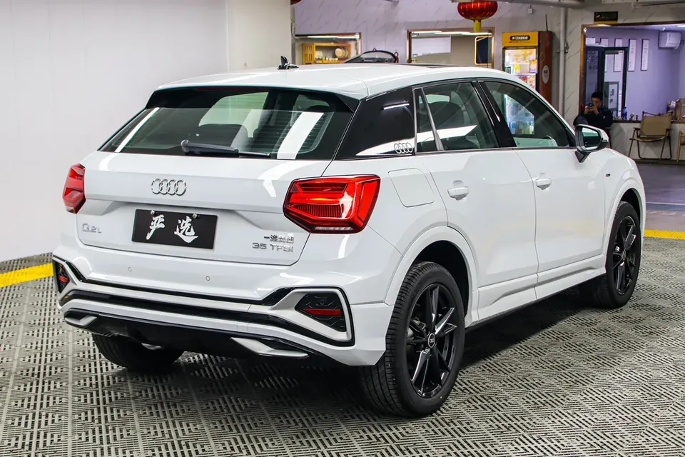 Audi Q2L Audi Q2L 2022 35 TFSI aggressive and dynamic model 2023 — миниатюра 2
