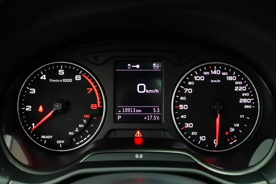 Audi Q2L Audi Q2L 2022 35 TFSI aggressive and dynamic model 2023 — миниатюра 4