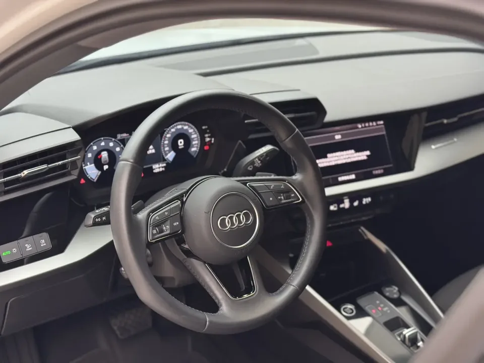 Audi A3 Sportback 35 TFSI Aggressive Sports Edition 2022 — миниатюра 3
