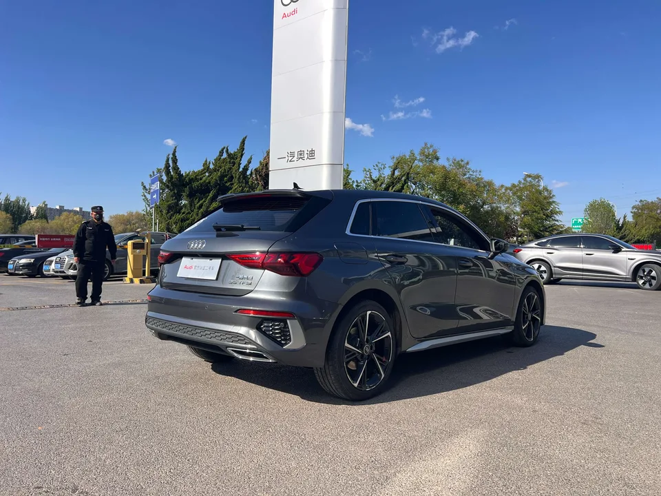 Audi A3 Sportback 35 TFSI stylish and sporty 2024 — миниатюра 2