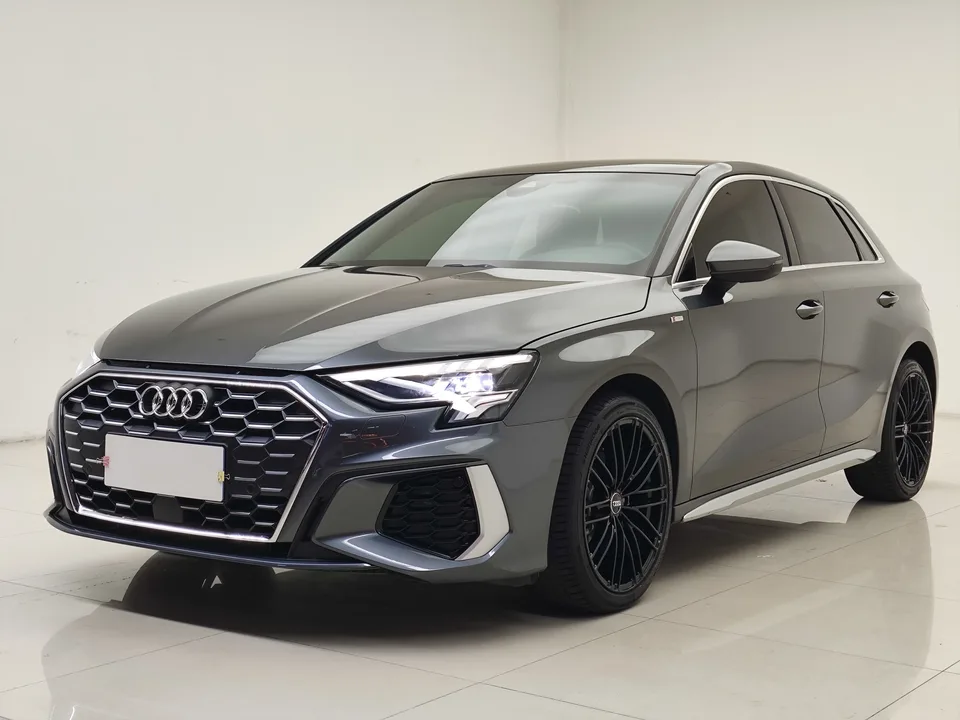Audi A3 facelift Sportback 35 TFSI stylish and sporty 2023 — фото 1, купить с доставкой в Москву