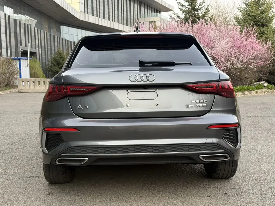 Audi A3 Sportback 35 TFSI stylish and sporty 2023 — миниатюра 2
