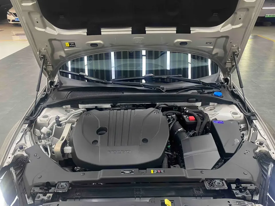 Volvo S60 Volvo S60 2025 B4 Zhiyi Luxury Edition 2025 — миниатюра 2