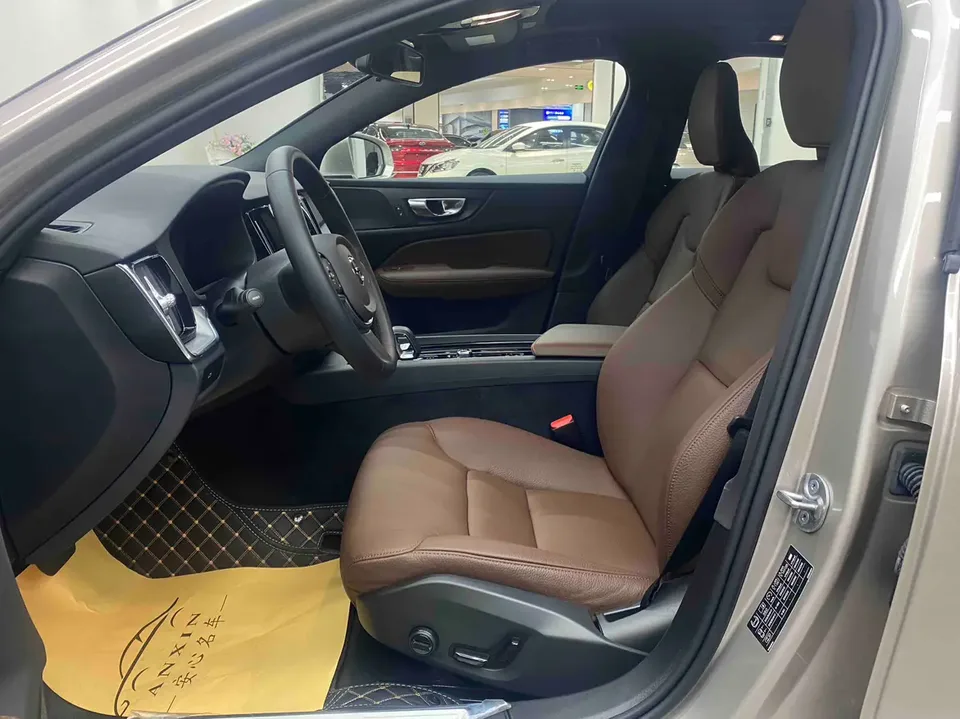 Volvo S60 Volvo S60 2025 B4 Zhiyi Luxury Edition 2025 — миниатюра 4
