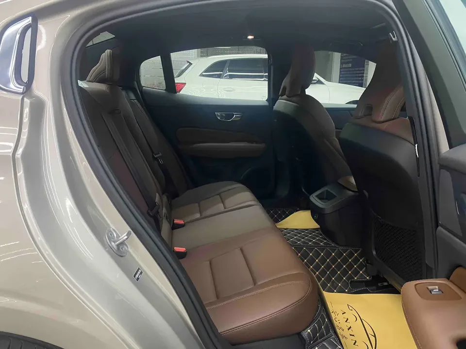 Volvo S60 Volvo S60 2025 B4 Zhiyi Luxury Edition 2025 — миниатюра 5